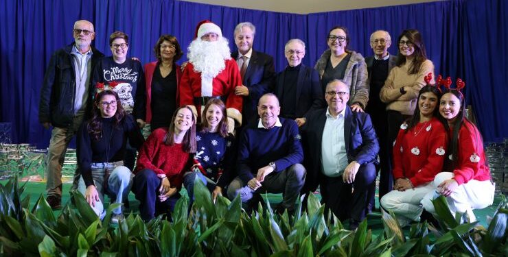 Carate Brianza – Dalla Bcc oltre 500 doni per il Natale dei bambini
